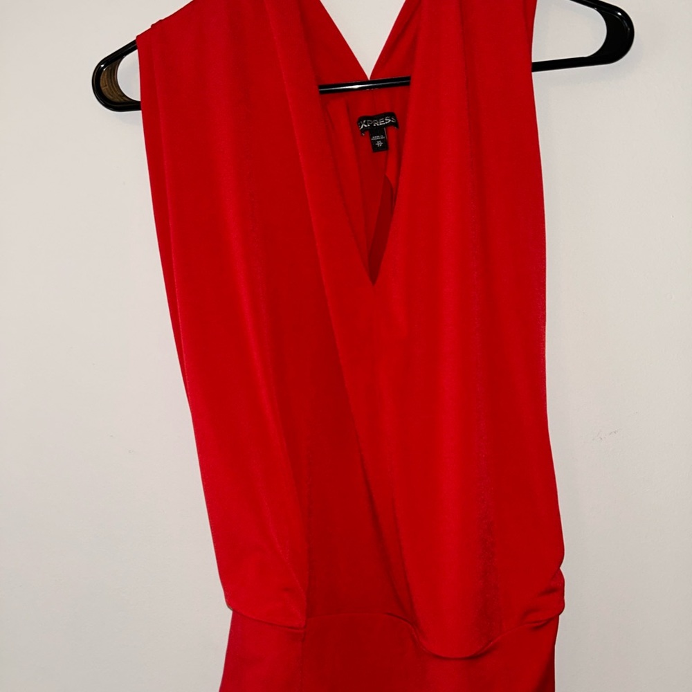 Express Red Top - Picture 2 of 4